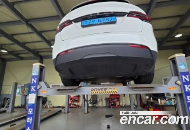 Tesla Model X — Фото автомобиля 2