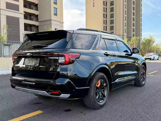 Ford Explorer — Фото автомобиля 9