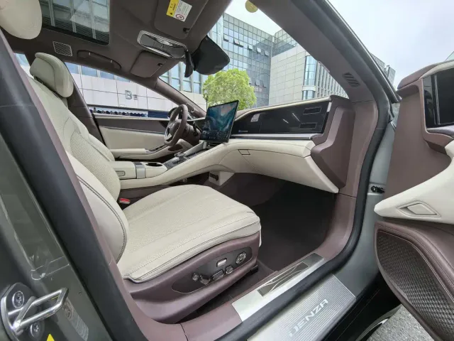 Denza Z9GT — Фото автомобиля 10