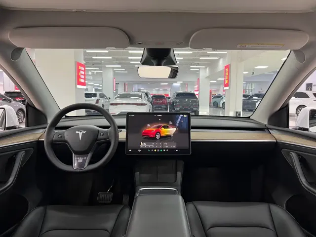 Tesla Model Y — Фото автомобиля 5