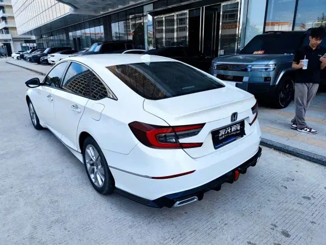 Honda Accord — Фото автомобиля 6