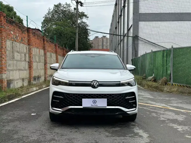 Volkswagen Tiguan L — Фото автомобиля 2