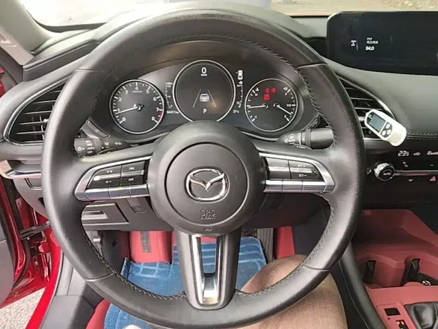 Mazda Axela — Фото автомобиля 10