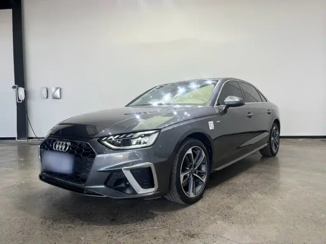 Фотография автомобиля — Audi A4L