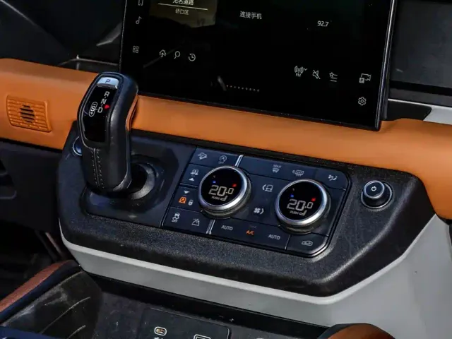 Land Rover Defender — Фото автомобиля 29