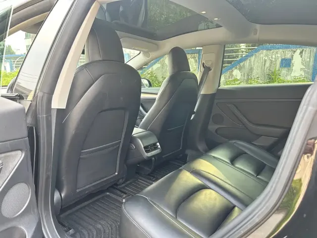 Tesla Model 3 — Фото автомобиля 16