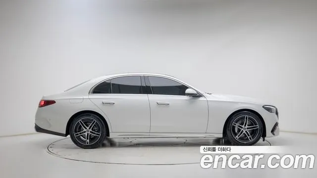 Mercedes-Benz E-Class — Фото автомобиля 2