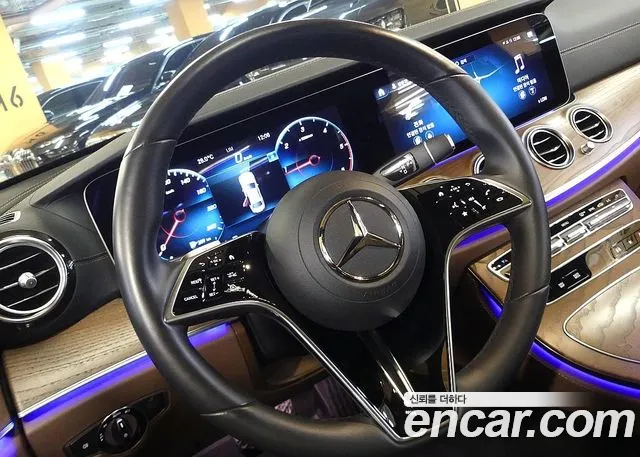 Mercedes-Benz E-Class — Фото автомобиля 12