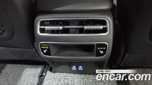 Genesis GV70 — Фото автомобиля 25