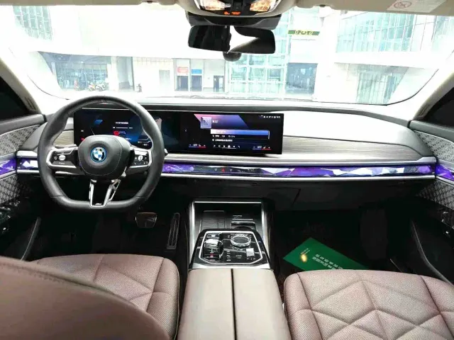 BMW i7 — Фото автомобиля 9