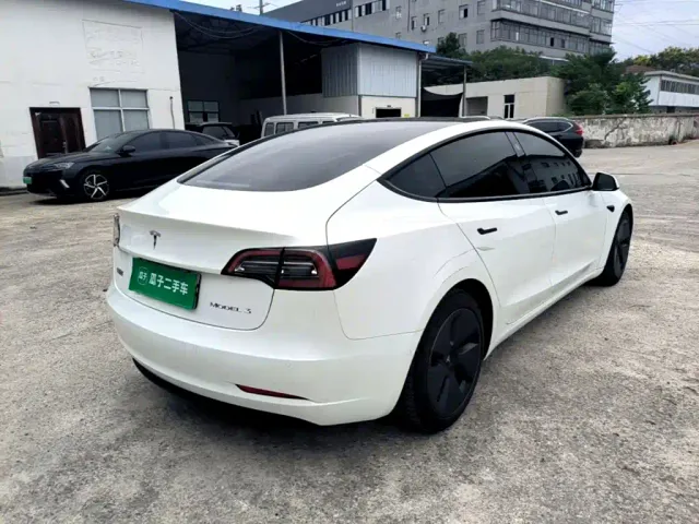 Tesla Model 3 — Фото автомобиля 7