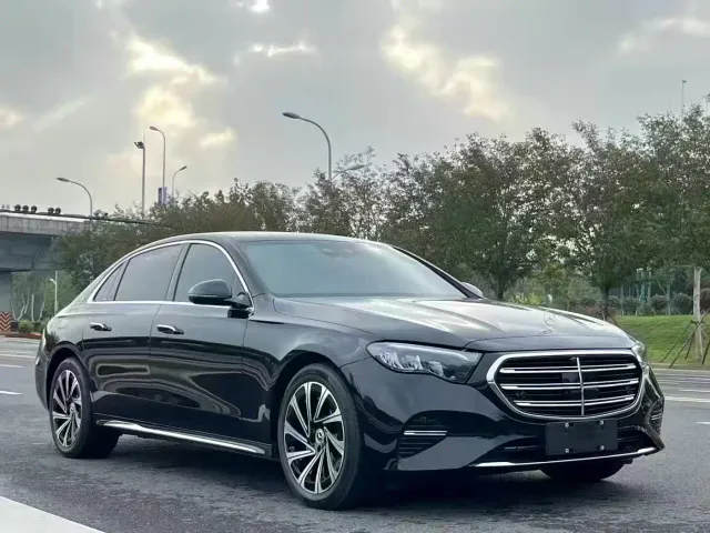 Mercedes-Benz E-Class — Фото автомобиля 3