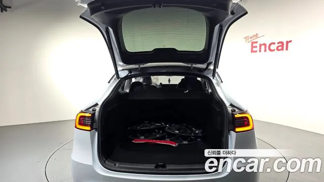 Tesla Model Y — Фото автомобиля 24