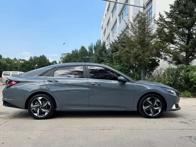 Hyundai Elantra — Фото автомобиля 4