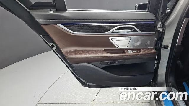 BMW 7-Series — Фото автомобиля 19