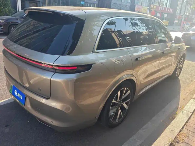 Li Auto L8 — Фото автомобиля 3