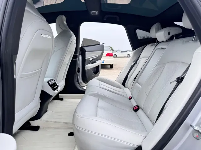 Xpeng P7 — Фото автомобиля 6