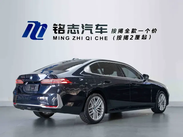 BMW 5 Series — Фото автомобиля 6