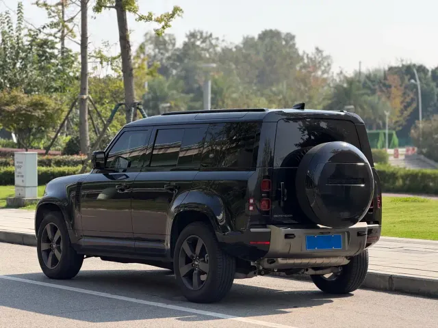 Land Rover Defender — Фото автомобиля 8