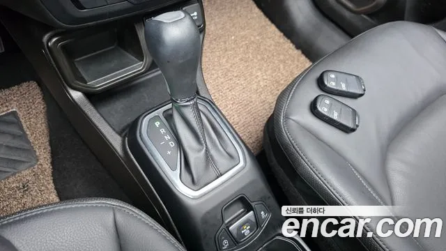Jeep Renegade — Фото автомобиля 9