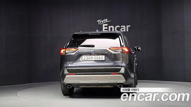 Toyota RAV4 — Фото автомобиля 3