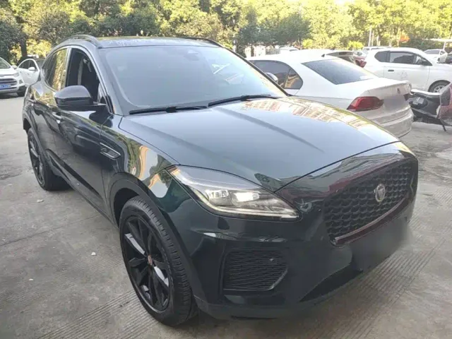 Jaguar E-PACE — Фото автомобиля 3