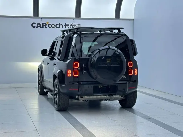 Land Rover Defender — Фото автомобиля 5