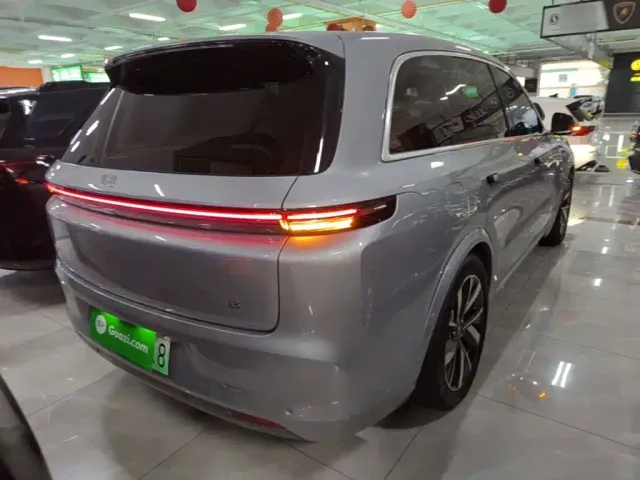 Li Auto L8 — Фото автомобиля 6