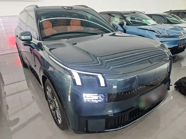 Lynk & Co 900 — Фото автомобиля 3