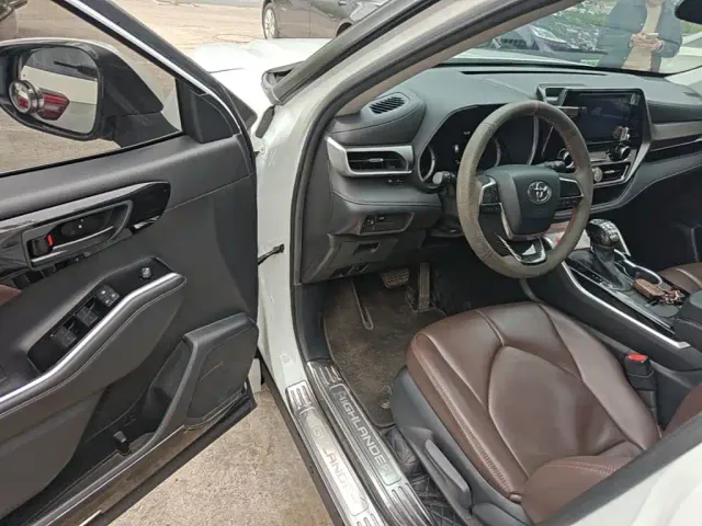 Toyota Highlander — Фото автомобиля 15