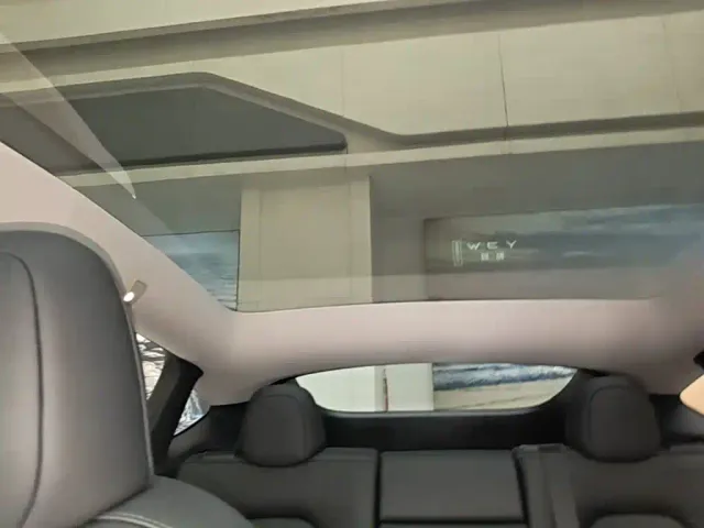 Tesla Model Y — Фото автомобиля 17