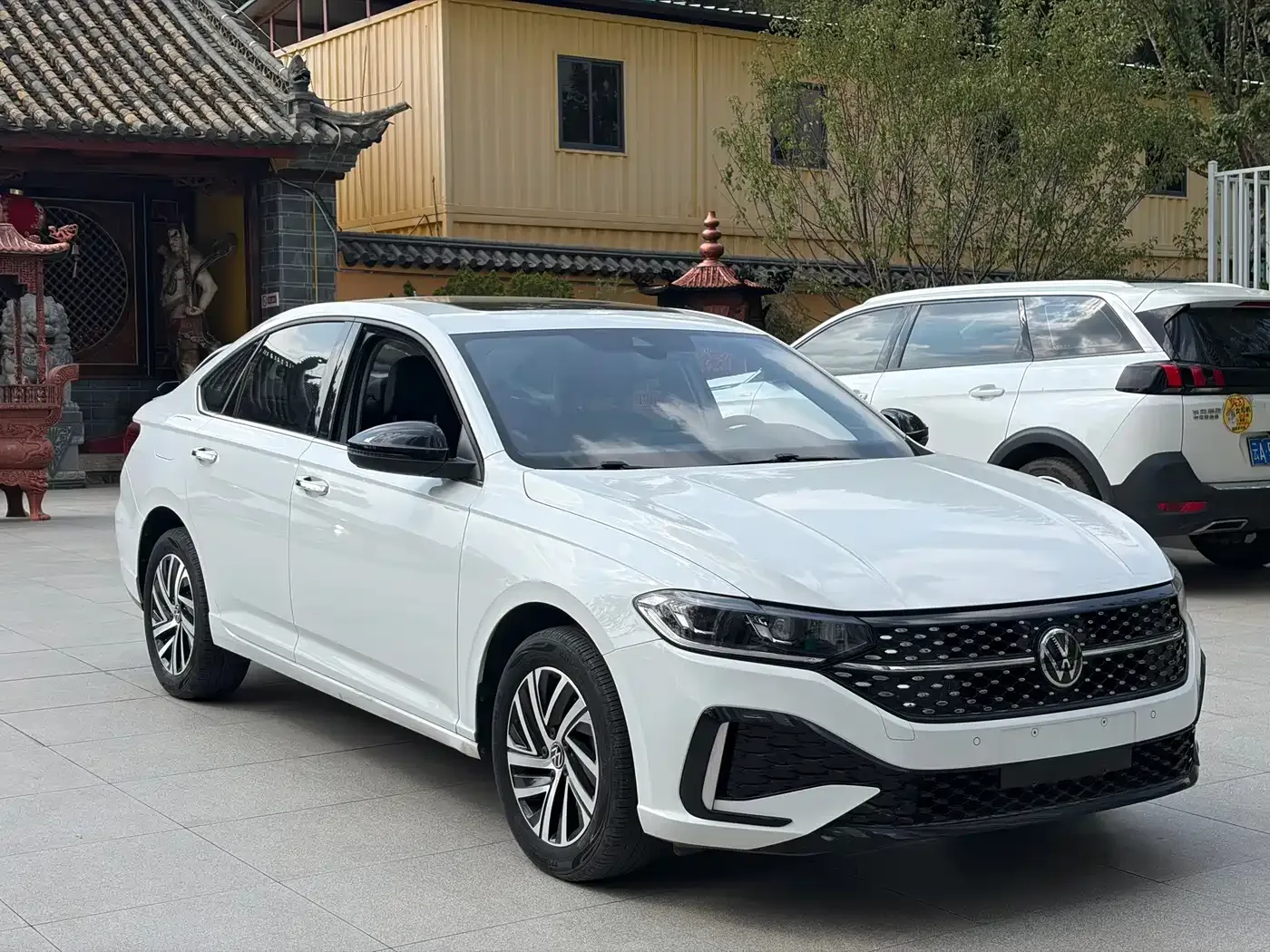 Volkswagen Lavida 2023 Model 300TSI DSG Starlight Leading Edition — Фото автомобиля 3