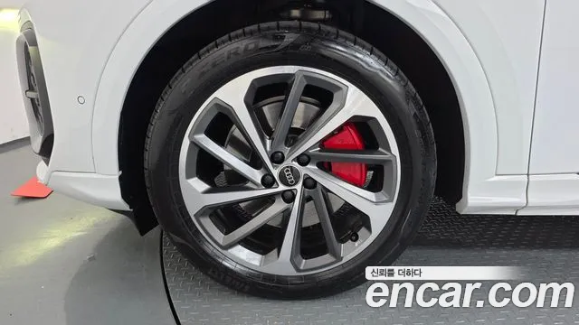 Audi Q5 40 TDI quattro S Line Black Edition — Фото автомобиля 5