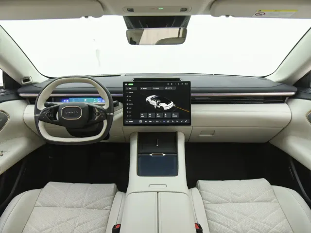 Lynk & Co Lynk & Co 10 EM-P 2025 240km Base — Фото автомобиля 9