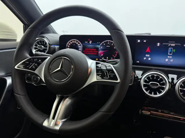 Mercedes-Benz A-Class — Фото автомобиля 11