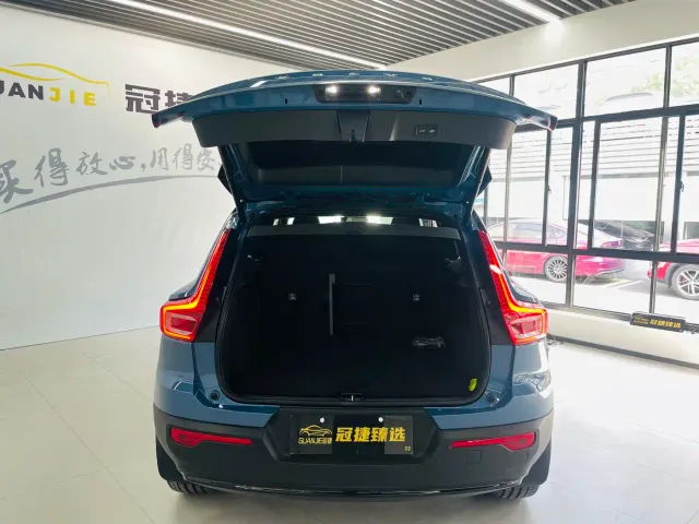 Volvo XC40 — Фото автомобиля 15