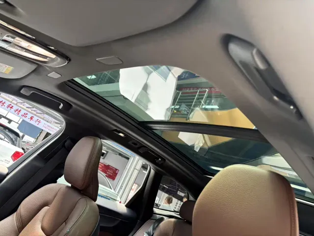 Volvo XC60 — Фото автомобиля 7