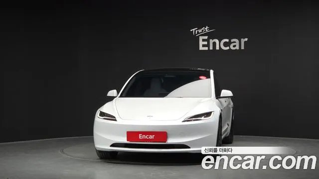 Tesla Model 3 — Фото автомобиля 3