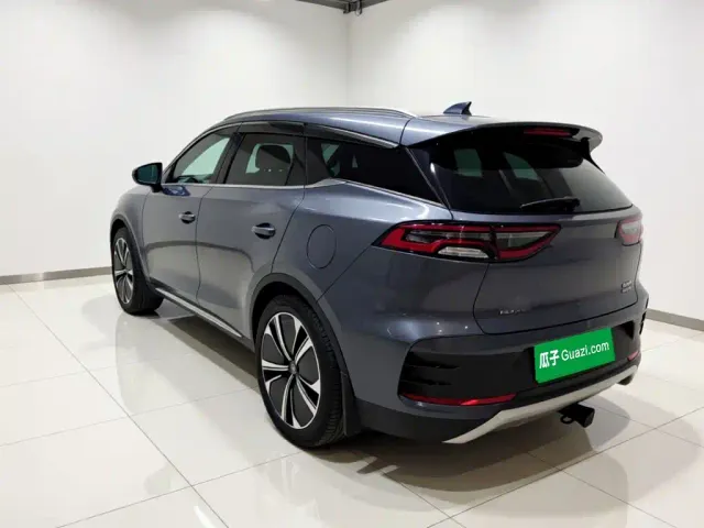 BYD Tang — Фото автомобиля 4