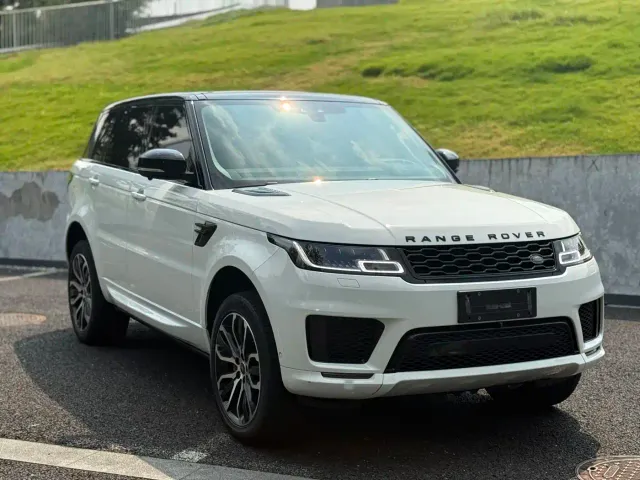 Land Rover Range Rover Sport 2022 3.0 L6 Gloss Black Edition — Фото автомобиля 3