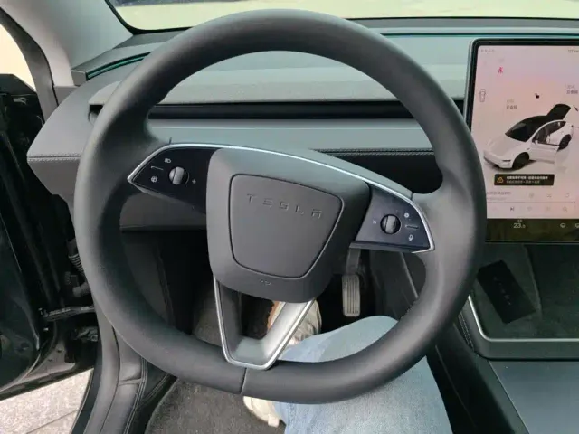 Tesla Model Y — Фото автомобиля 15