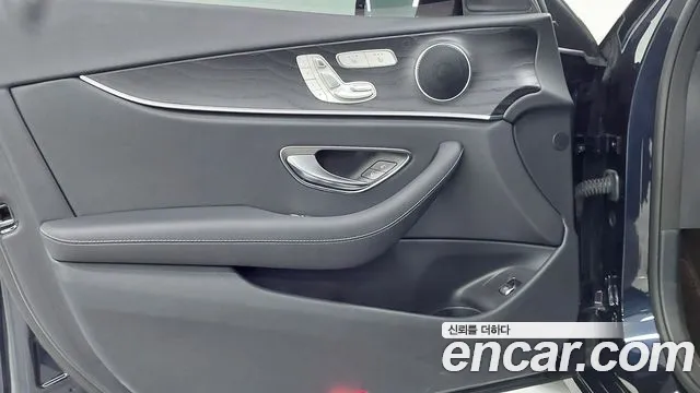 Mercedes-Benz E-Class — Фото автомобиля 15