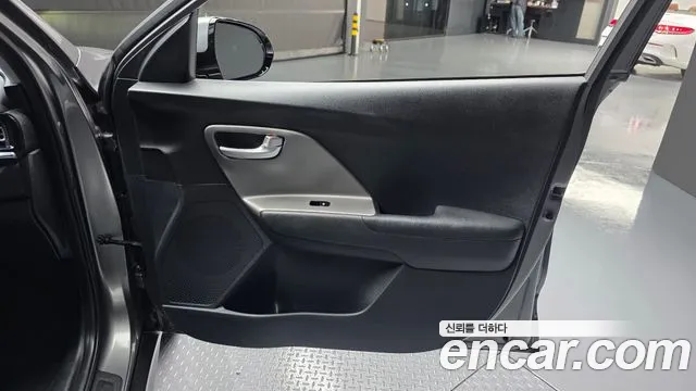 Kia Niro — Фото автомобиля 14