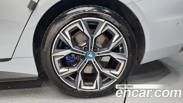 BMW i4 — Фото автомобиля 18