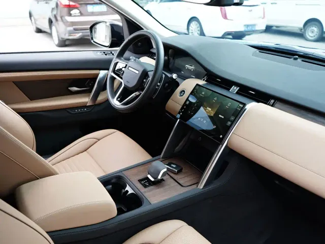 Land Rover Discovery Sport — Фото автомобиля 7