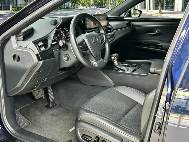 Lexus ES — Фото автомобиля 7