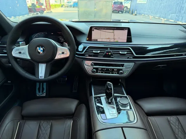 BMW 7 Series — Фото автомобиля 13