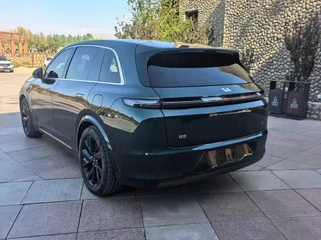 Li Auto L7 — Фото автомобиля 9