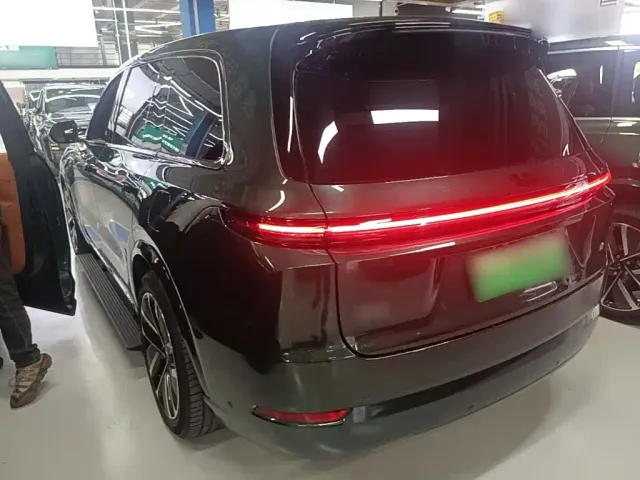 Li Auto L9 — Фото автомобиля 4