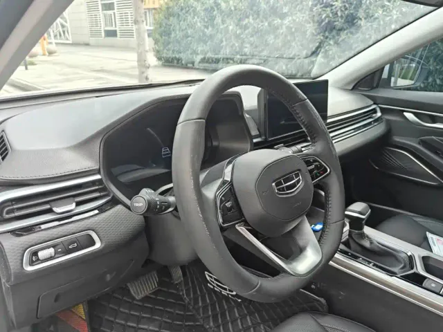 Geely Emgrand — Фото автомобиля 5